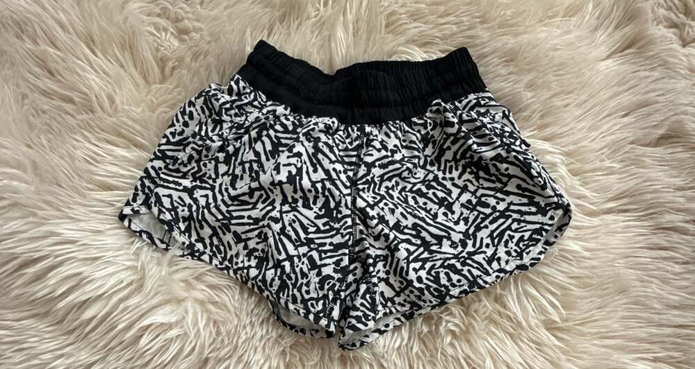 Lululemon Tracker Short III Black White Brushed Animal Print Size 6
